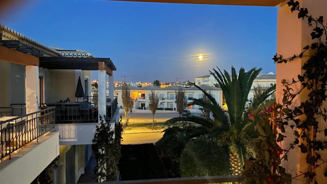 Amazing 2 Bedroom Apartment Near Beach With Pool Лагос Екстериор снимка